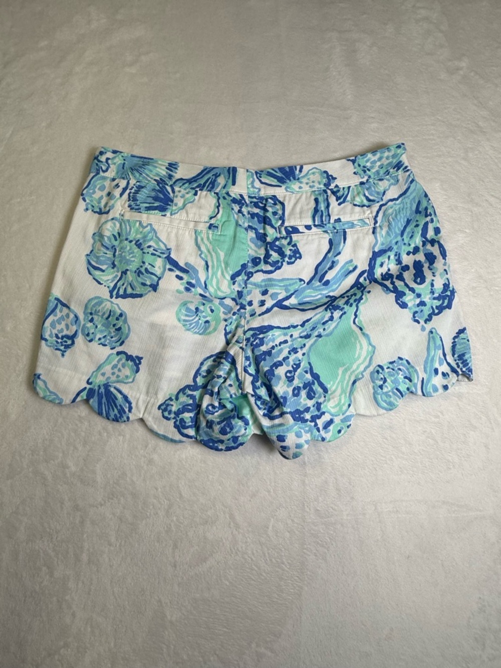 Lilly Pulitzer Buttercup Scallop Hem Printed  teal Blue & White Women's Shorts 6 - Picture 5 of 5